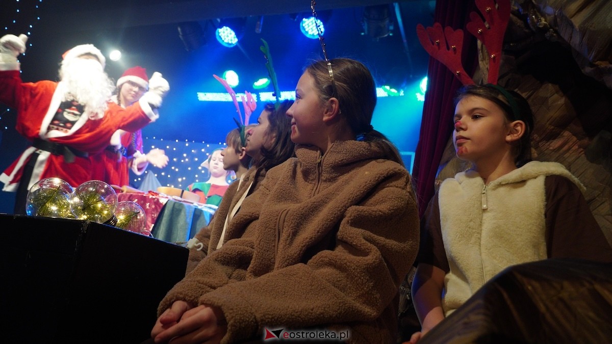 Dziecięcy Teatr Amatorski Niewidzialni ze spektaklem Święta u Grincha [19.12.2025] - zdjęcie #28 - eOstroleka.pl