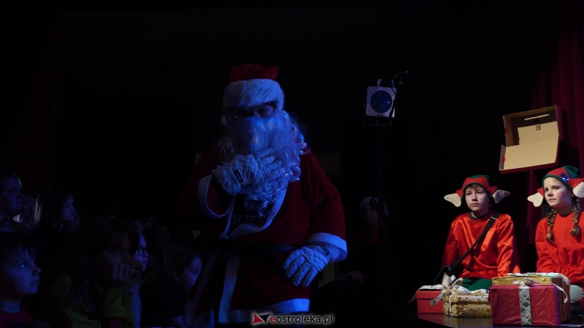 Dziecięcy Teatr Amatorski Niewidzialni ze spektaklem Święta u Grincha [19.12.2025] - zdjęcie #22 - eOstroleka.pl