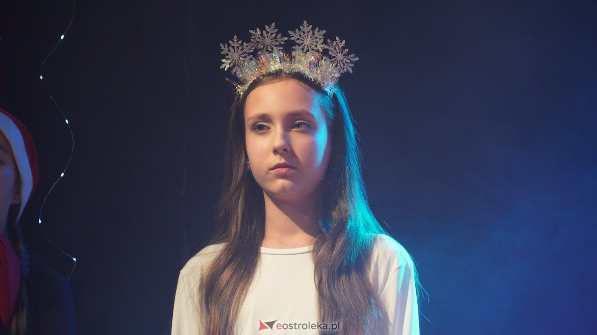 Dziecięcy Teatr Amatorski Niewidzialni ze spektaklem Święta u Grincha [19.12.2025] - zdjęcie #15 - eOstroleka.pl