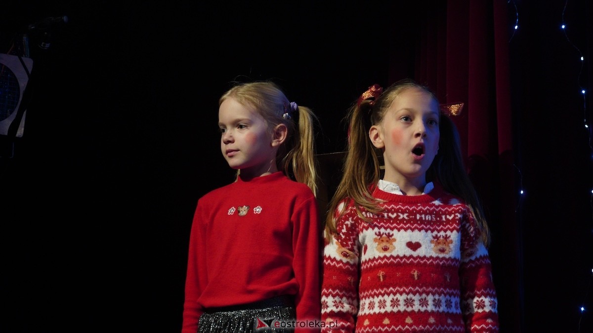 Dziecięcy Teatr Amatorski Niewidzialni ze spektaklem Święta u Grincha [19.12.2025] - zdjęcie #13 - eOstroleka.pl