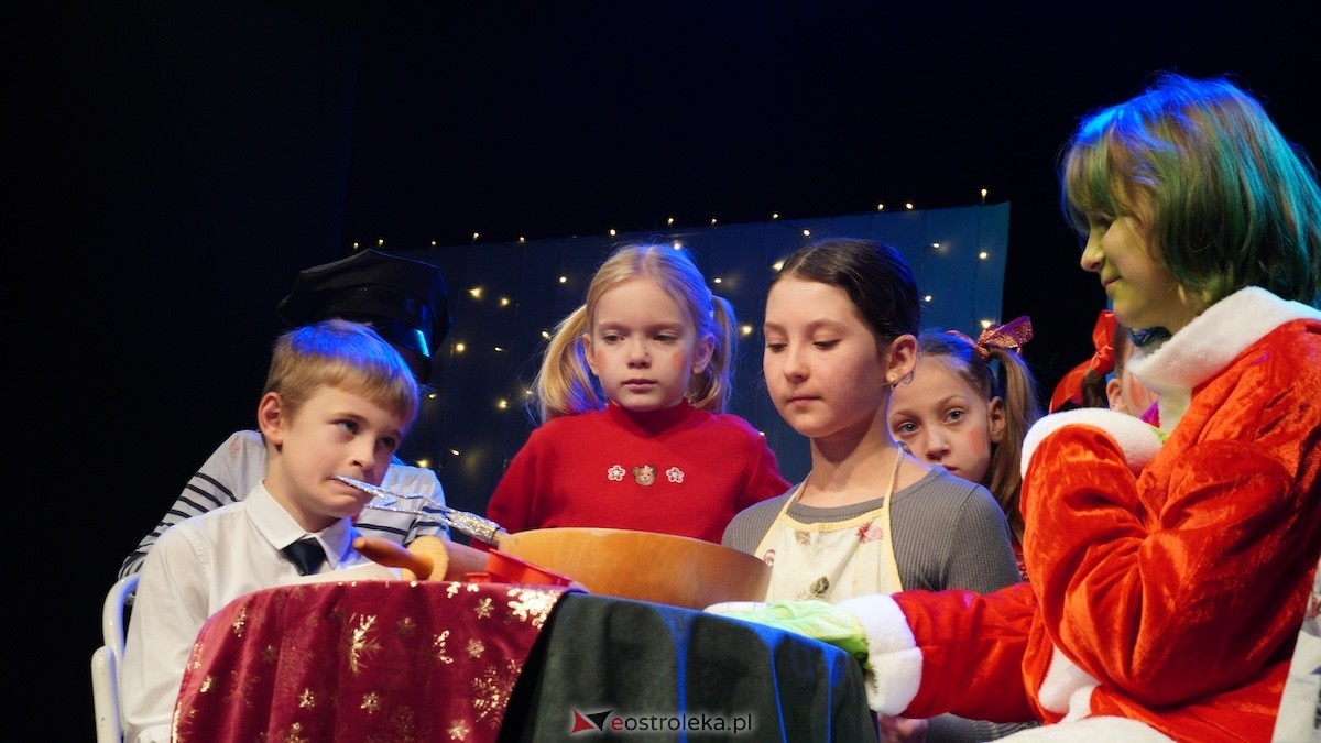 Dziecięcy Teatr Amatorski Niewidzialni ze spektaklem Święta u Grincha [19.12.2025] - zdjęcie #8 - eOstroleka.pl