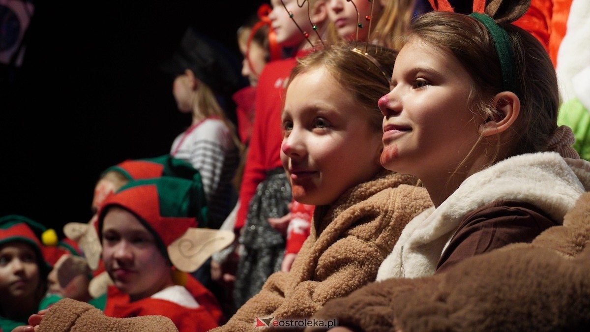 Dziecięcy Teatr Amatorski Niewidzialni ze spektaklem Święta u Grincha [19.12.2025] - zdjęcie #4 - eOstroleka.pl
