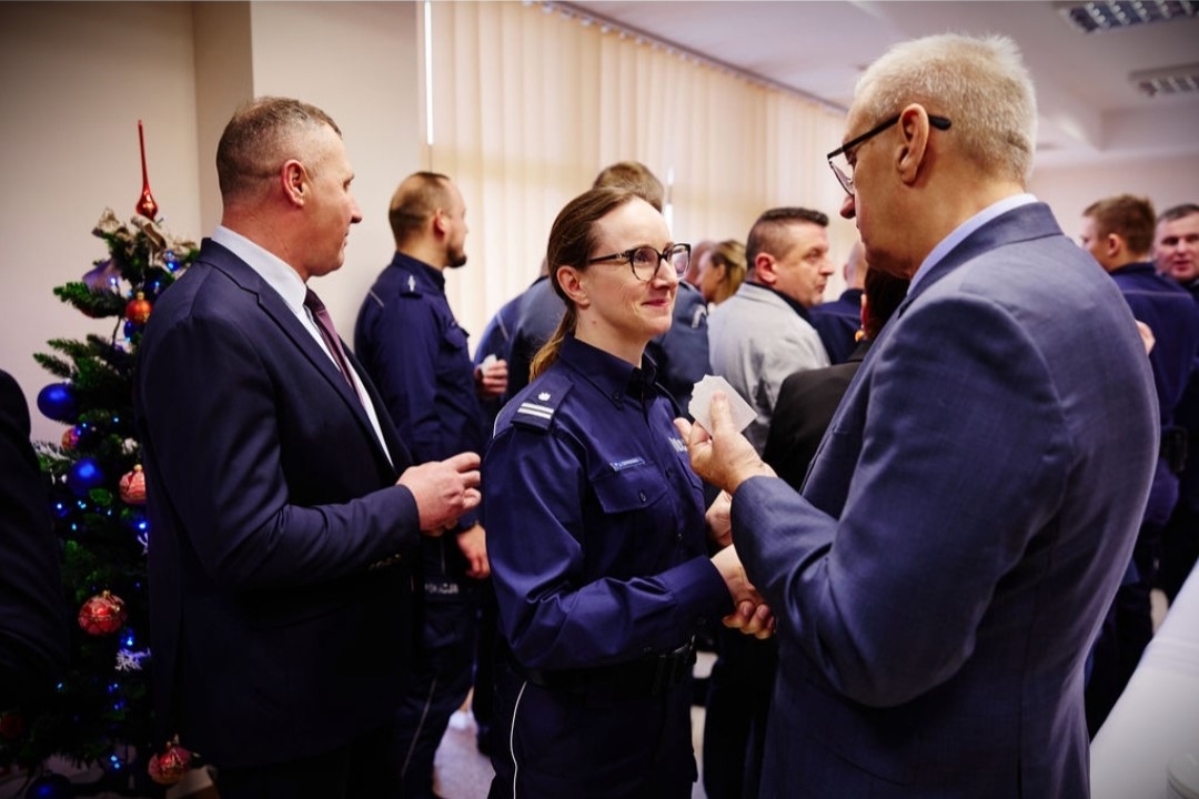 Wigilijne spotkanie w KMP w Ostrołęce [17.12.2025] - zdjęcie #5 - eOstroleka.pl