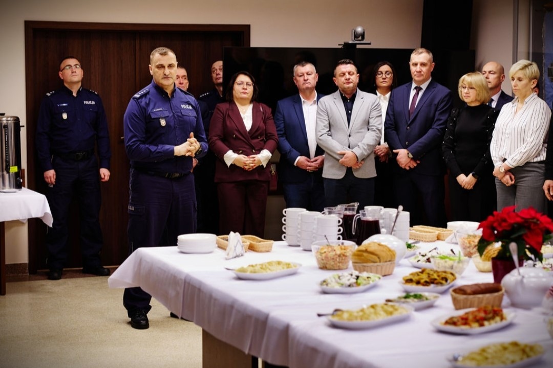 Wigilijne spotkanie w KMP w Ostrołęce [17.12.2025] - zdjęcie #1 - eOstroleka.pl