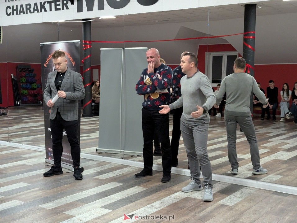 Świąteczne spotkanie Victorii [20.12.2025] - zdjęcie #24 - eOstroleka.pl