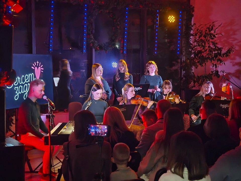 Koncert Zespołu Sercem zagrane w Laskowcu [20.12.2025] - zdjęcie #17 - eOstroleka.pl