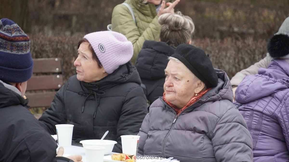 Wigilia osiedla Parkowe w Ostrołęce [21.12.2025] - zdjęcie #22 - eOstroleka.pl
