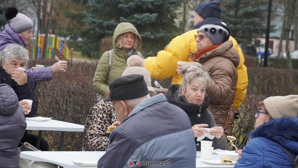 Wigilia osiedla Parkowe w Ostrołęce [21.12.2025] - zdjęcie #17 - eOstroleka.pl