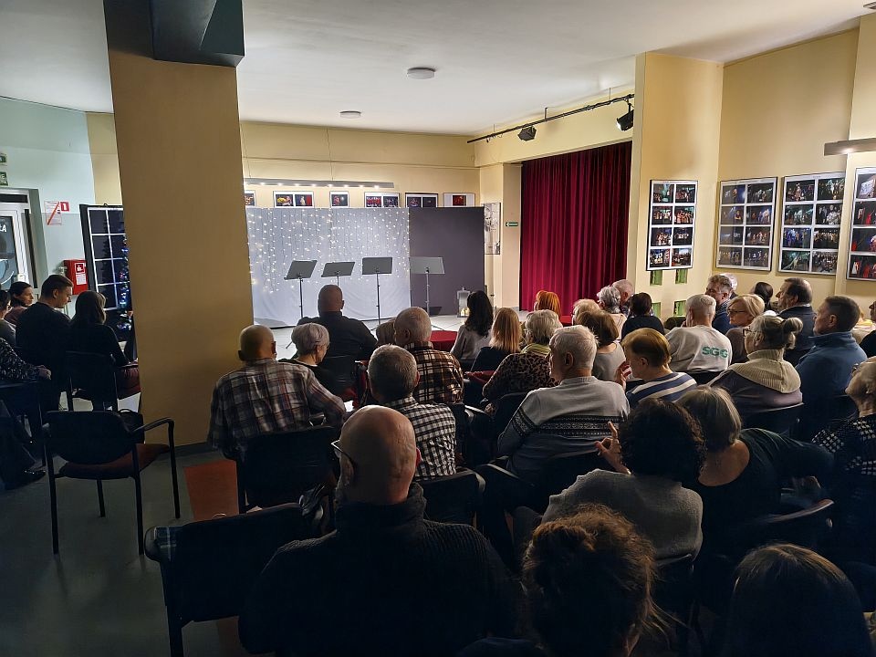 Koncert Grudniowa Kolęda w ostrołęckim Klubie Oczko[21.12.2025] - zdjęcie #24 - eOstroleka.pl