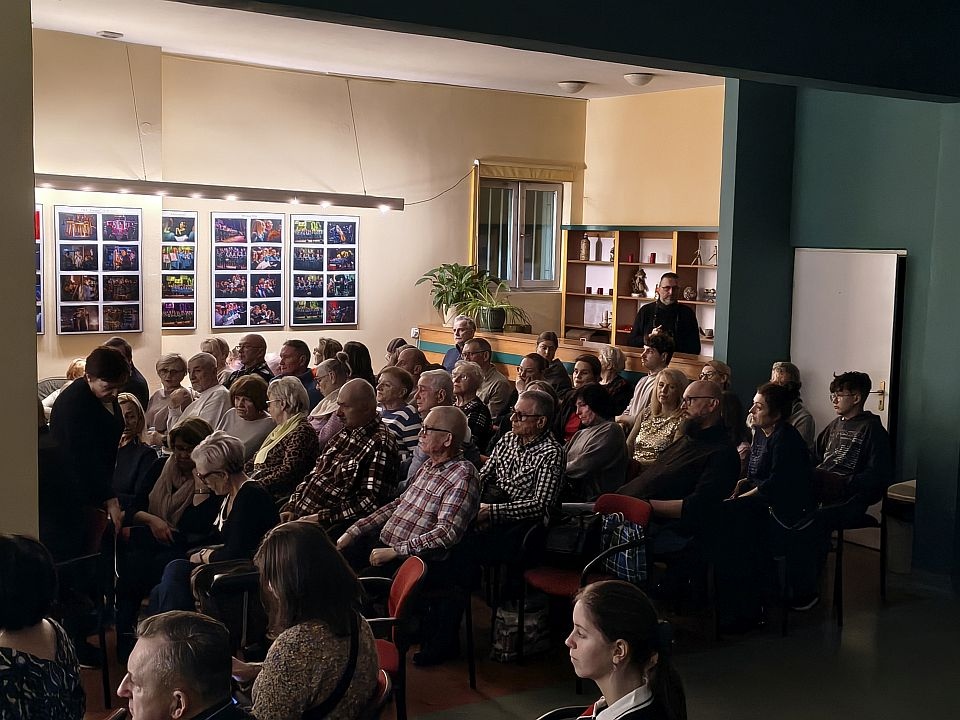Koncert Grudniowa Kolęda w ostrołęckim Klubie Oczko[21.12.2025] - zdjęcie #20 - eOstroleka.pl