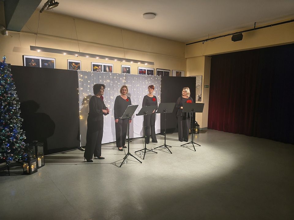 Koncert Grudniowa Kolęda w ostrołęckim Klubie Oczko[21.12.2025] - zdjęcie #14 - eOstroleka.pl