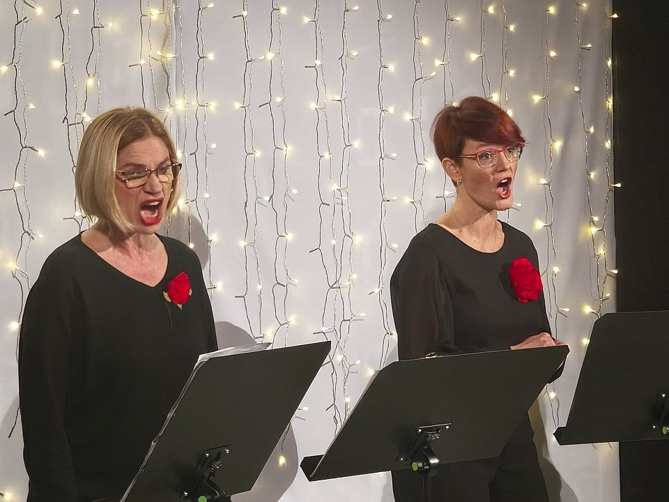 Koncert Grudniowa Kolęda w ostrołęckim Klubie Oczko[21.12.2025] - zdjęcie #10 - eOstroleka.pl