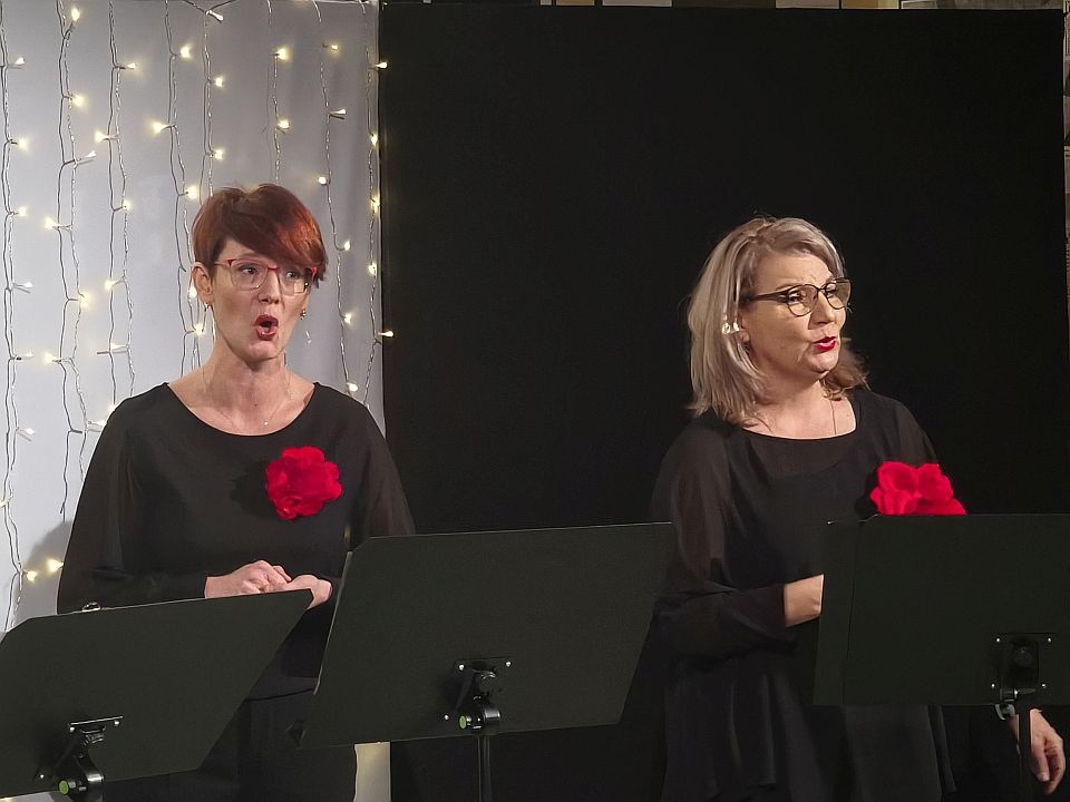 Koncert Grudniowa Kolęda w ostrołęckim Klubie Oczko[21.12.2025] - zdjęcie #8 - eOstroleka.pl