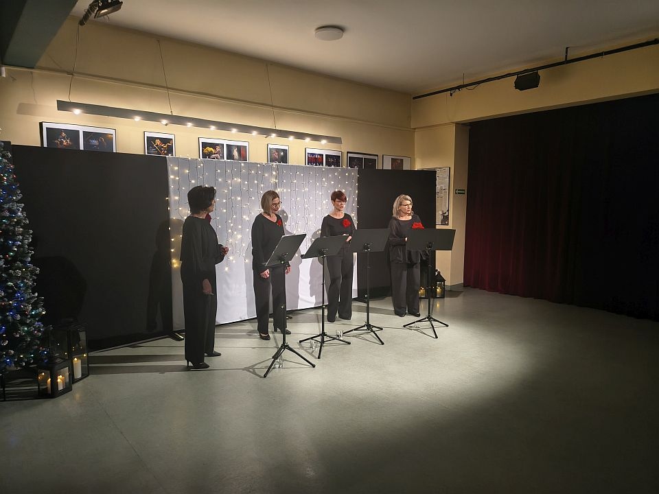 Koncert Grudniowa Kolęda w ostrołęckim Klubie Oczko[21.12.2025] - zdjęcie #7 - eOstroleka.pl