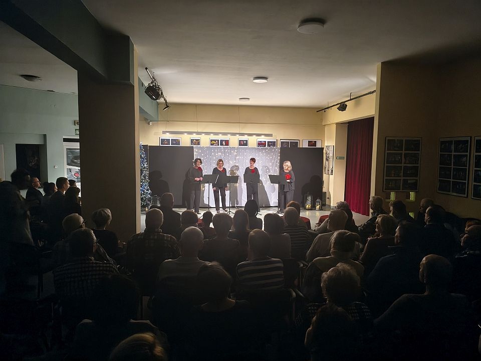 Koncert Grudniowa Kolęda w ostrołęckim Klubie Oczko[21.12.2025] - zdjęcie #6 - eOstroleka.pl