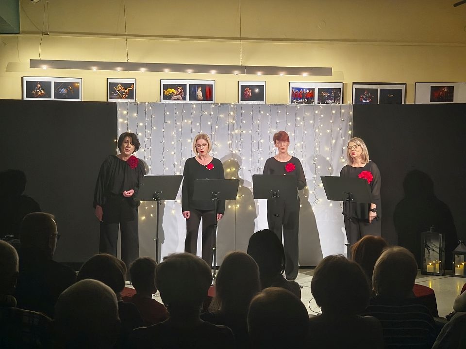 Koncert Grudniowa Kolęda w ostrołęckim Klubie Oczko[21.12.2025] - zdjęcie #3 - eOstroleka.pl