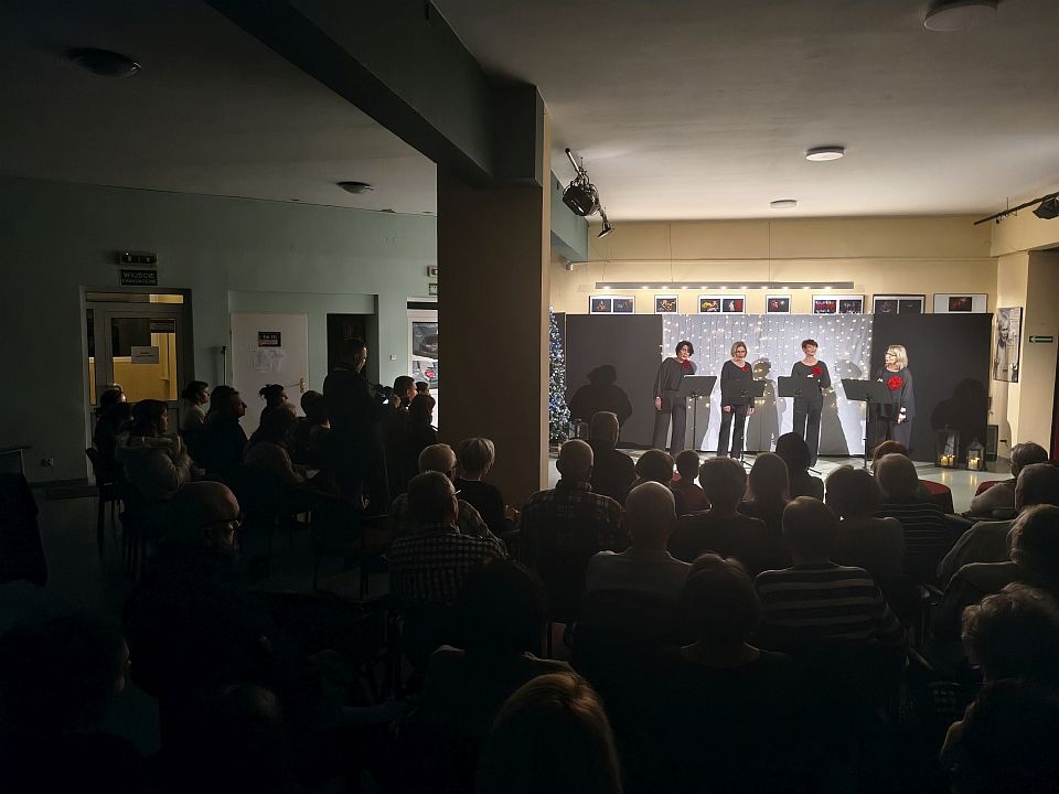 Koncert Grudniowa Kolęda w ostrołęckim Klubie Oczko[21.12.2025] - zdjęcie #2 - eOstroleka.pl