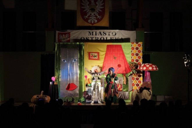 Spektakl eudkacyjny Zaczarowany komuter [7.XI.2011] - zdjęcie #15 - eOstroleka.pl