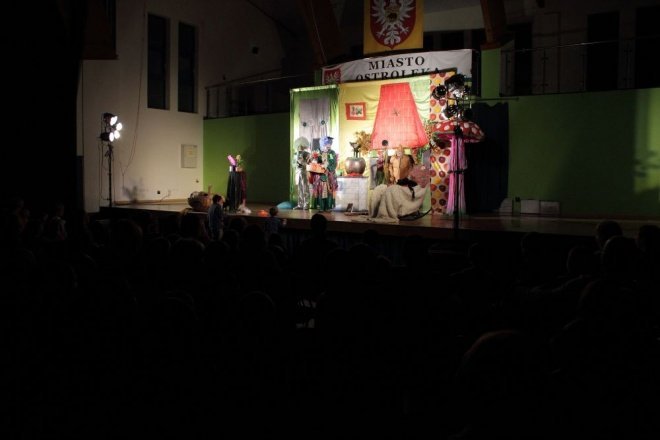 Spektakl eudkacyjny Zaczarowany komuter [7.XI.2011] - zdjęcie #3 - eOstroleka.pl