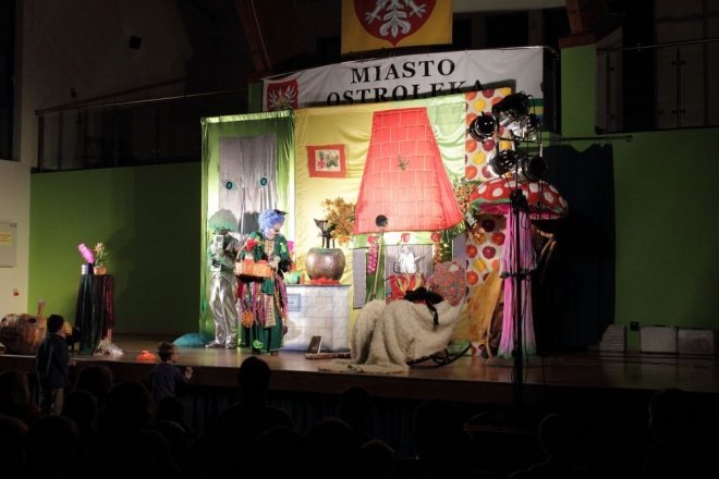 Spektakl eudkacyjny Zaczarowany komuter [7.XI.2011] - zdjęcie #2 - eOstroleka.pl