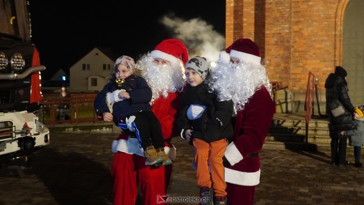 Koncert bożonarodzeniowy w wykonaniu ZPiT Kurpie w Rzekuniu [21.12.2025] - zdjęcie #81 - eOstroleka.pl