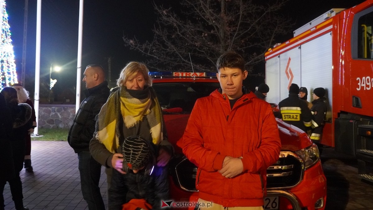 Koncert bożonarodzeniowy w wykonaniu ZPiT Kurpie w Rzekuniu [21.12.2025] - zdjęcie #77 - eOstroleka.pl