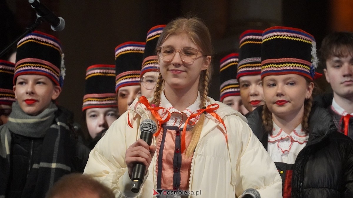 Koncert bożonarodzeniowy w wykonaniu ZPiT Kurpie w Rzekuniu [21.12.2025] - zdjęcie #71 - eOstroleka.pl