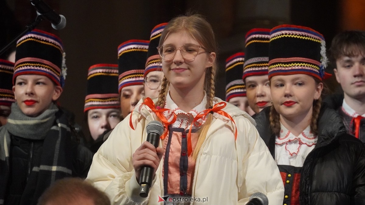 Koncert bożonarodzeniowy w wykonaniu ZPiT Kurpie w Rzekuniu [21.12.2025] - zdjęcie #70 - eOstroleka.pl