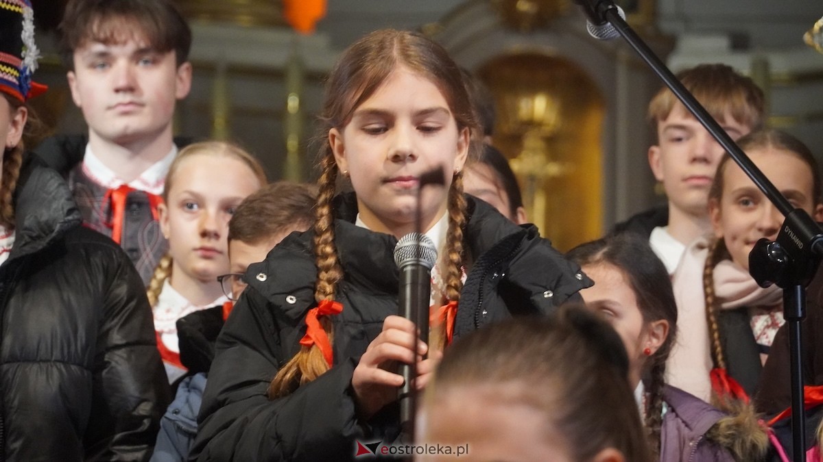 Koncert bożonarodzeniowy w wykonaniu ZPiT Kurpie w Rzekuniu [21.12.2025] - zdjęcie #69 - eOstroleka.pl