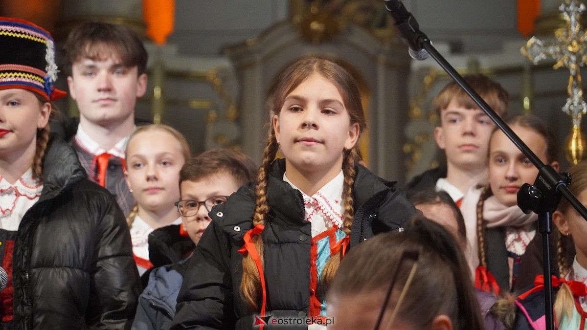Koncert bożonarodzeniowy w wykonaniu ZPiT Kurpie w Rzekuniu [21.12.2025] - zdjęcie #67 - eOstroleka.pl