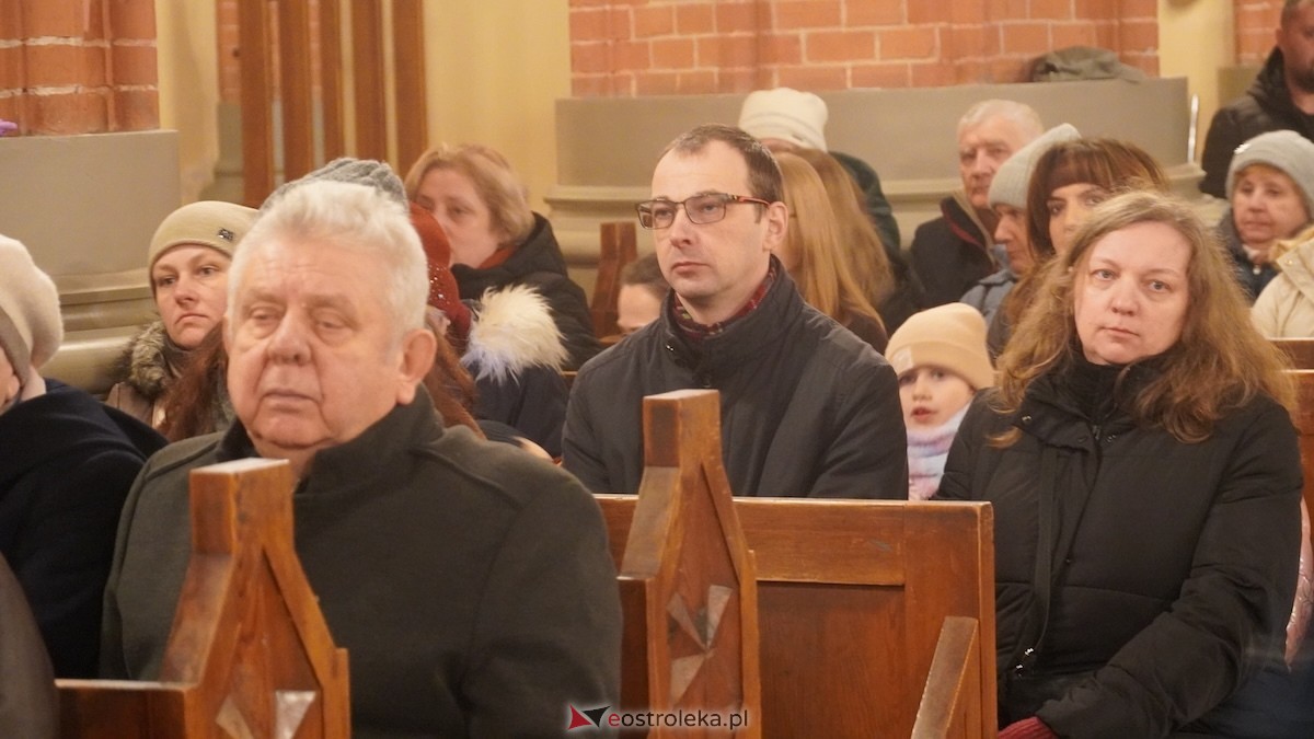 Koncert bożonarodzeniowy w wykonaniu ZPiT Kurpie w Rzekuniu [21.12.2025] - zdjęcie #60 - eOstroleka.pl
