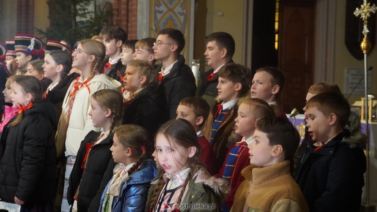 Koncert bożonarodzeniowy w wykonaniu ZPiT Kurpie w Rzekuniu [21.12.2025] - zdjęcie #55 - eOstroleka.pl