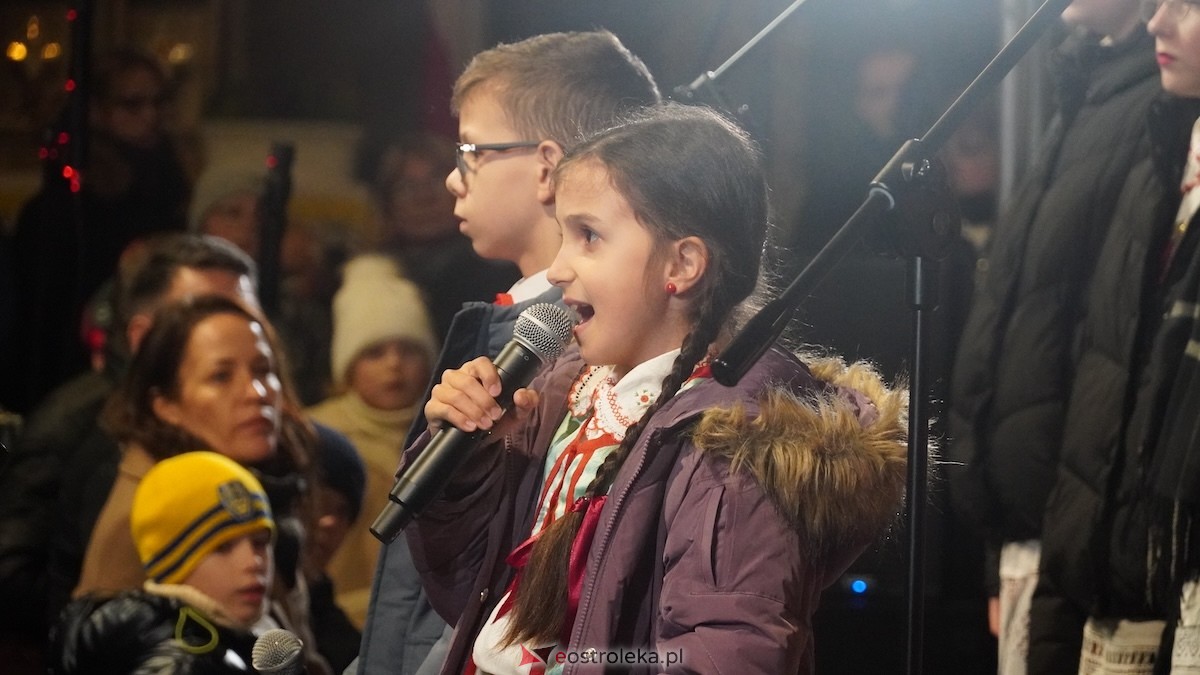 Koncert bożonarodzeniowy w wykonaniu ZPiT Kurpie w Rzekuniu [21.12.2025] - zdjęcie #53 - eOstroleka.pl