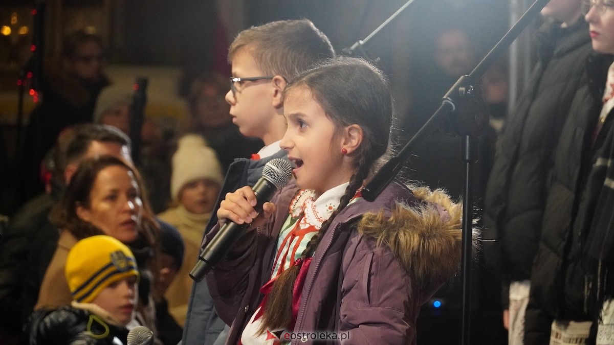 Koncert bożonarodzeniowy w wykonaniu ZPiT Kurpie w Rzekuniu [21.12.2025] - zdjęcie #52 - eOstroleka.pl