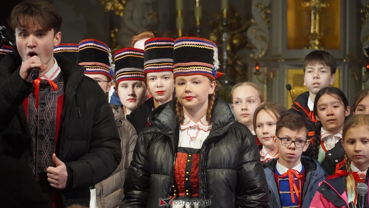 Koncert bożonarodzeniowy w wykonaniu ZPiT Kurpie w Rzekuniu [21.12.2025] - zdjęcie #50 - eOstroleka.pl