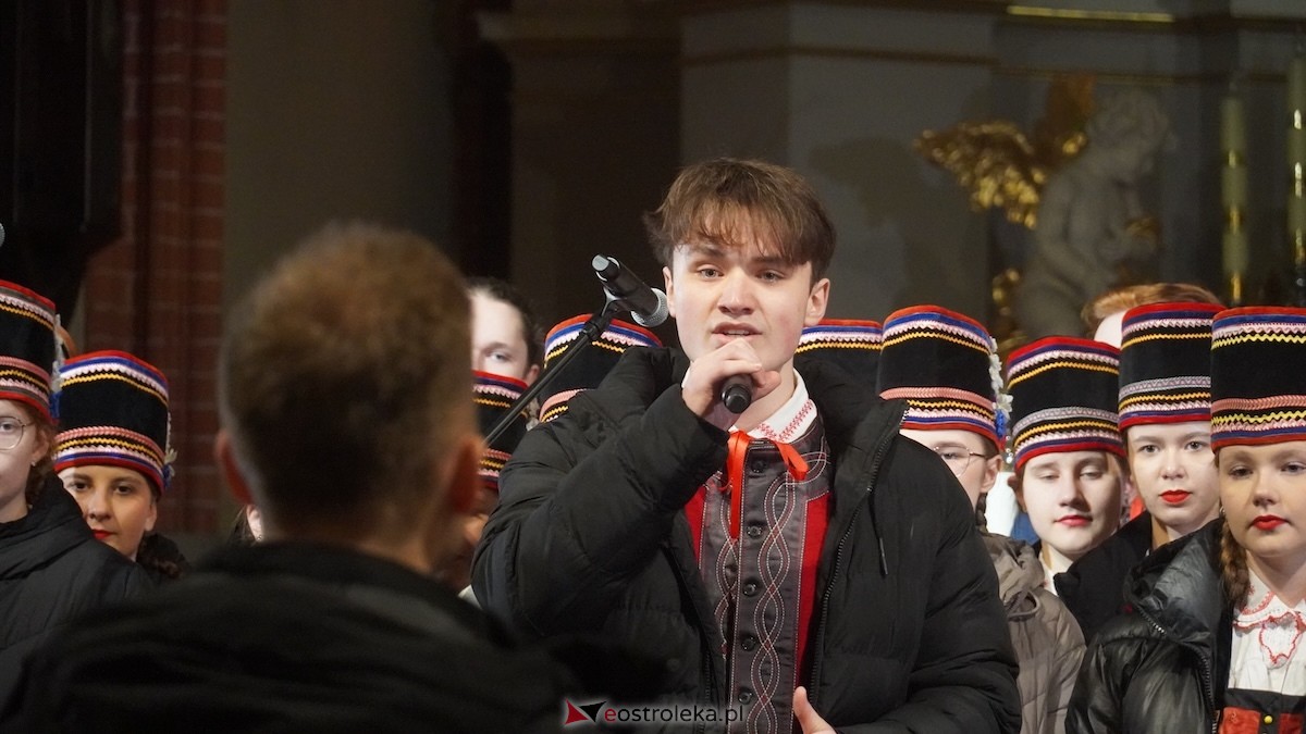 Koncert bożonarodzeniowy w wykonaniu ZPiT Kurpie w Rzekuniu [21.12.2025] - zdjęcie #49 - eOstroleka.pl