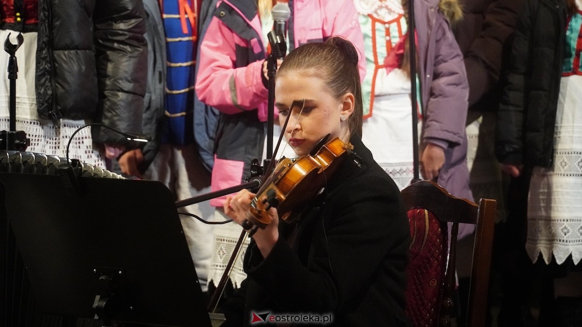 Koncert bożonarodzeniowy w wykonaniu ZPiT Kurpie w Rzekuniu [21.12.2025] - zdjęcie #46 - eOstroleka.pl