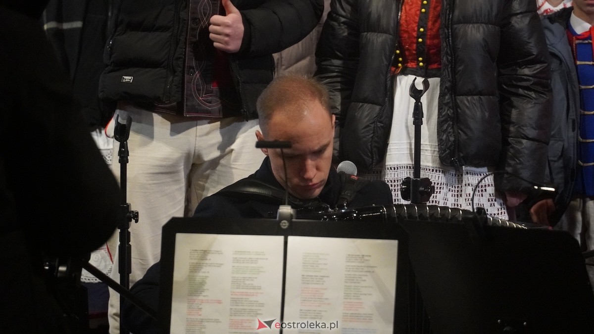 Koncert bożonarodzeniowy w wykonaniu ZPiT Kurpie w Rzekuniu [21.12.2025] - zdjęcie #44 - eOstroleka.pl