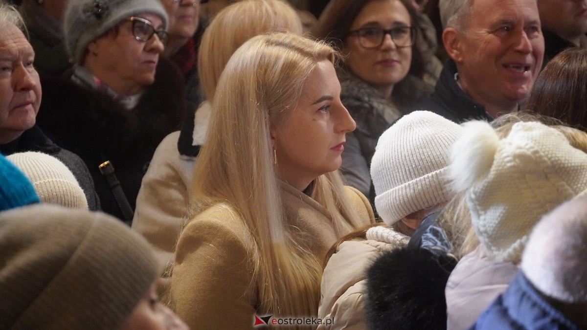 Koncert bożonarodzeniowy w wykonaniu ZPiT Kurpie w Rzekuniu [21.12.2025] - zdjęcie #33 - eOstroleka.pl