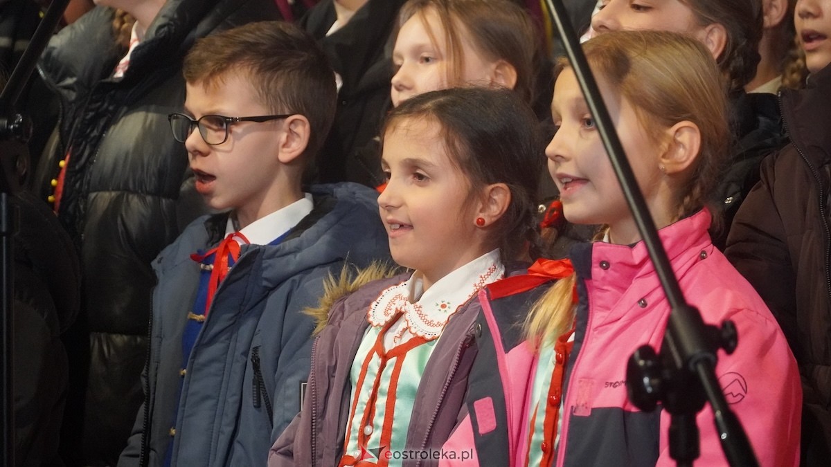 Koncert bożonarodzeniowy w wykonaniu ZPiT Kurpie w Rzekuniu [21.12.2025] - zdjęcie #28 - eOstroleka.pl