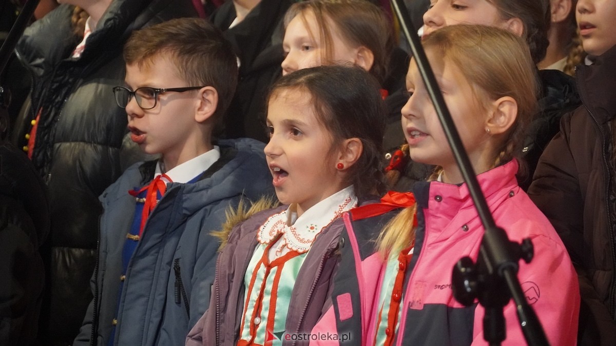 Koncert bożonarodzeniowy w wykonaniu ZPiT Kurpie w Rzekuniu [21.12.2025] - zdjęcie #27 - eOstroleka.pl
