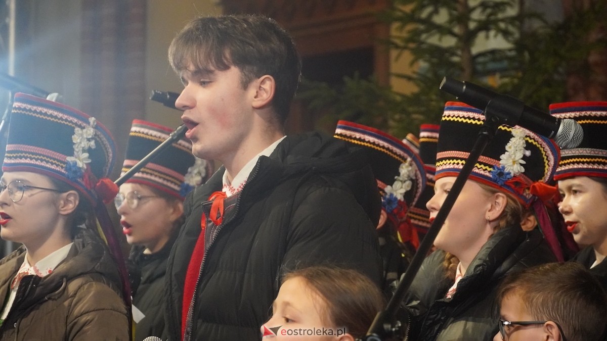 Koncert bożonarodzeniowy w wykonaniu ZPiT Kurpie w Rzekuniu [21.12.2025] - zdjęcie #24 - eOstroleka.pl