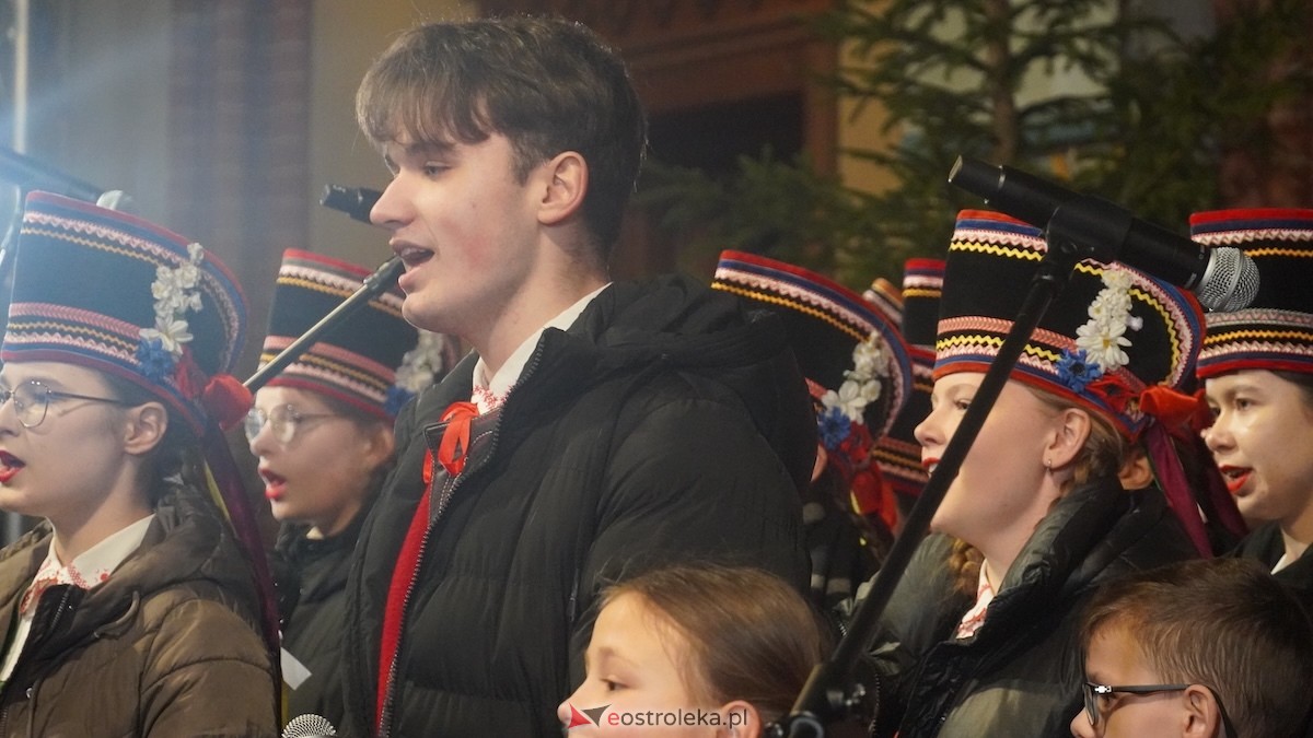 Koncert bożonarodzeniowy w wykonaniu ZPiT Kurpie w Rzekuniu [21.12.2025] - zdjęcie #23 - eOstroleka.pl