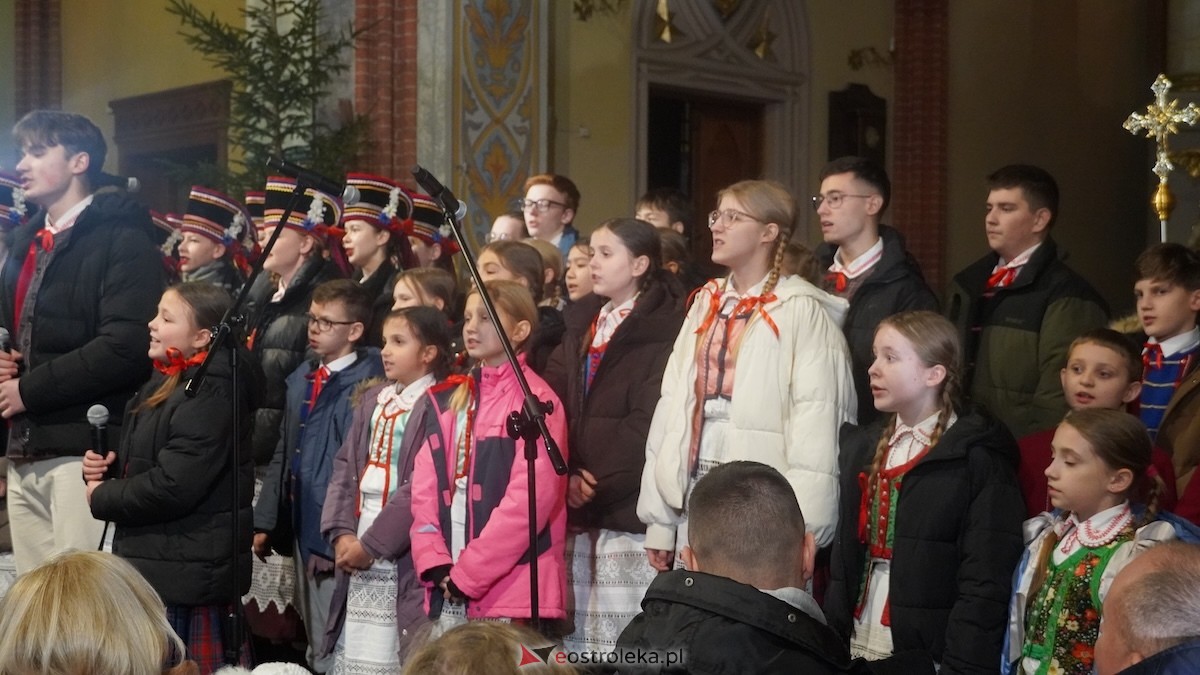 Koncert bożonarodzeniowy w wykonaniu ZPiT Kurpie w Rzekuniu [21.12.2025] - zdjęcie #22 - eOstroleka.pl