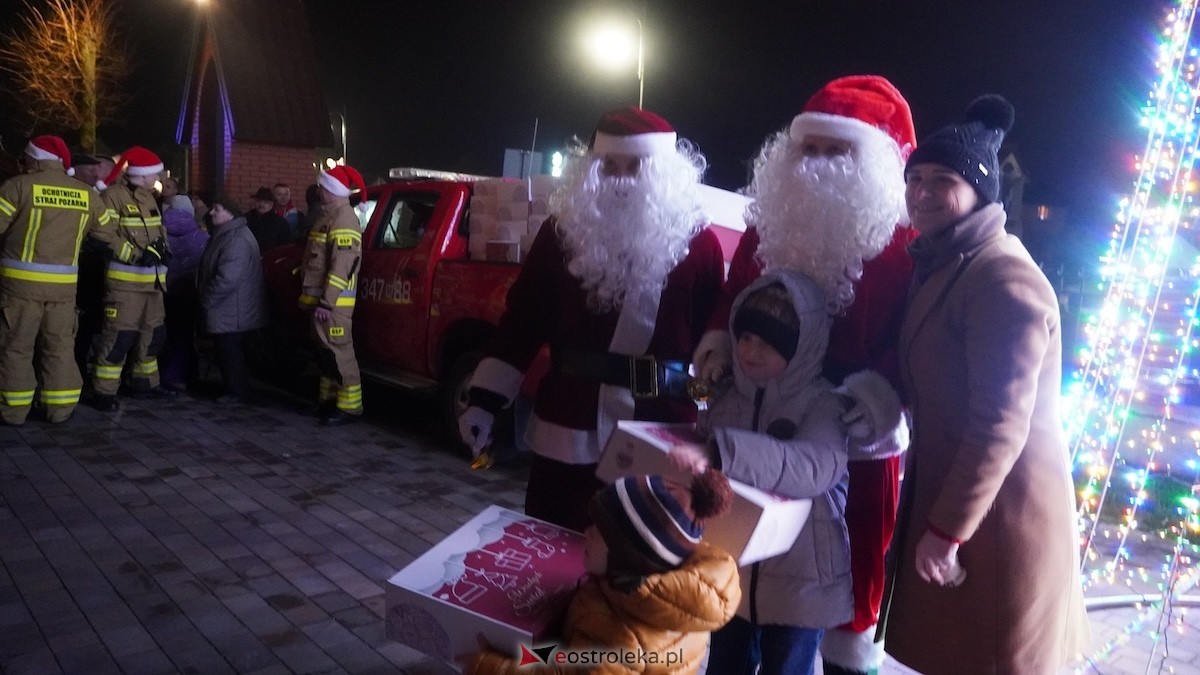 Koncert bożonarodzeniowy w wykonaniu ZPiT Kurpie w Rzekuniu [21.12.2025] - zdjęcie #13 - eOstroleka.pl
