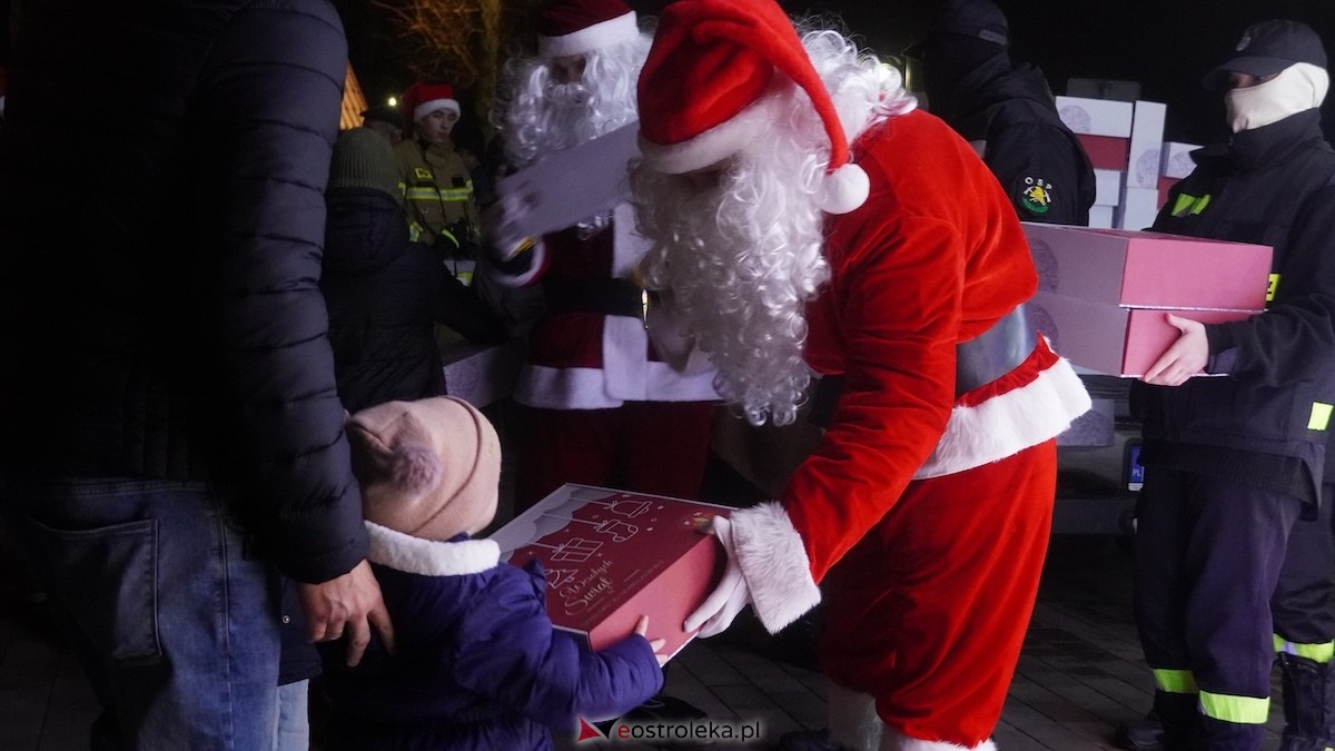 Koncert bożonarodzeniowy w wykonaniu ZPiT Kurpie w Rzekuniu [21.12.2025] - zdjęcie #9 - eOstroleka.pl