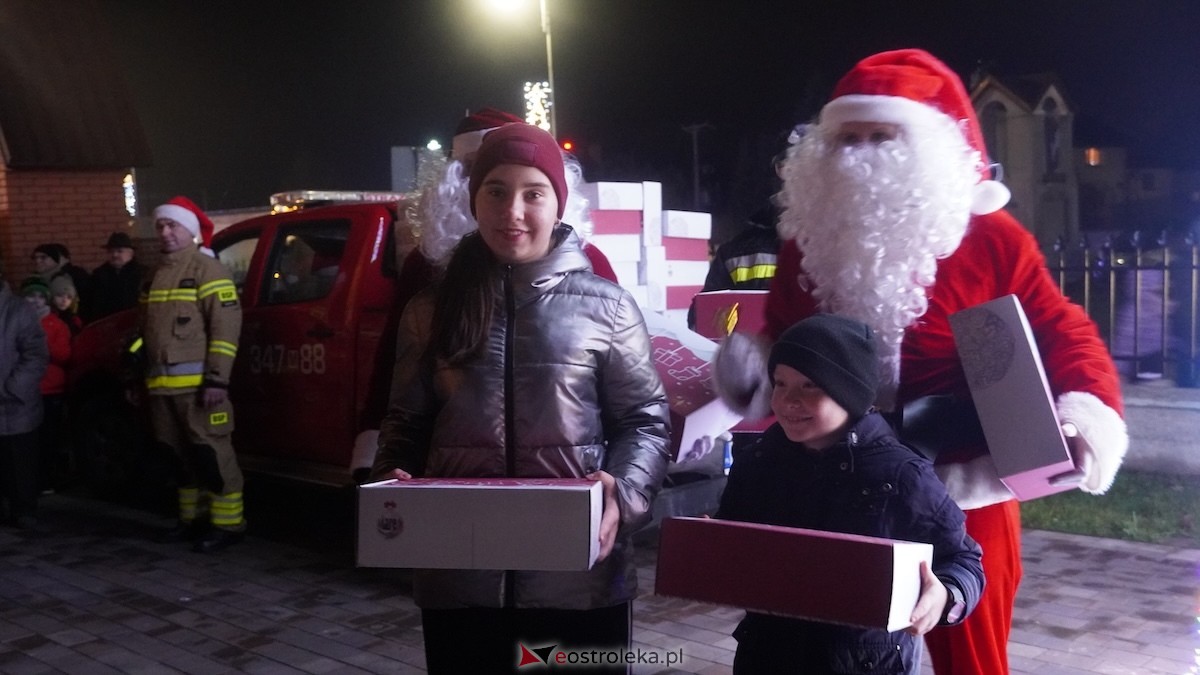 Koncert bożonarodzeniowy w wykonaniu ZPiT Kurpie w Rzekuniu [21.12.2025] - zdjęcie #6 - eOstroleka.pl