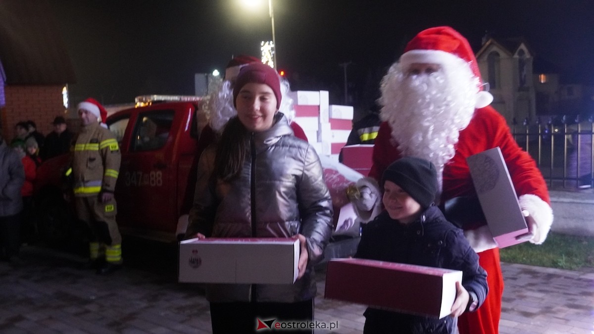 Koncert bożonarodzeniowy w wykonaniu ZPiT Kurpie w Rzekuniu [21.12.2025] - zdjęcie #5 - eOstroleka.pl
