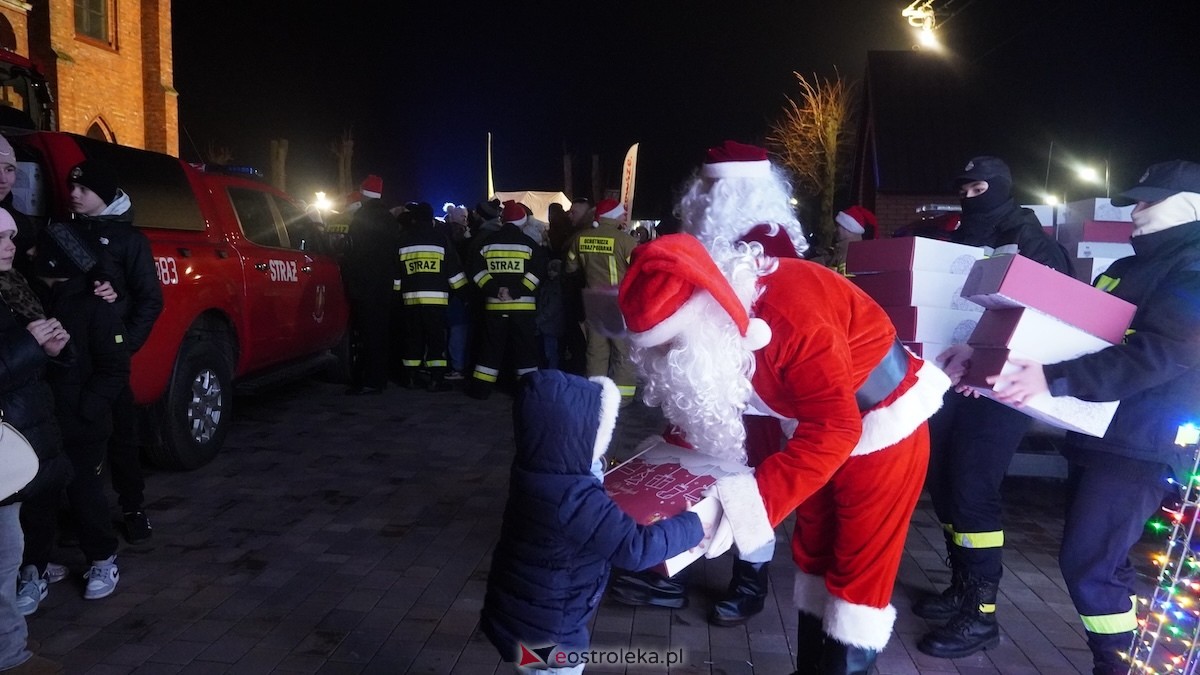 Koncert bożonarodzeniowy w wykonaniu ZPiT Kurpie w Rzekuniu [21.12.2025] - zdjęcie #2 - eOstroleka.pl