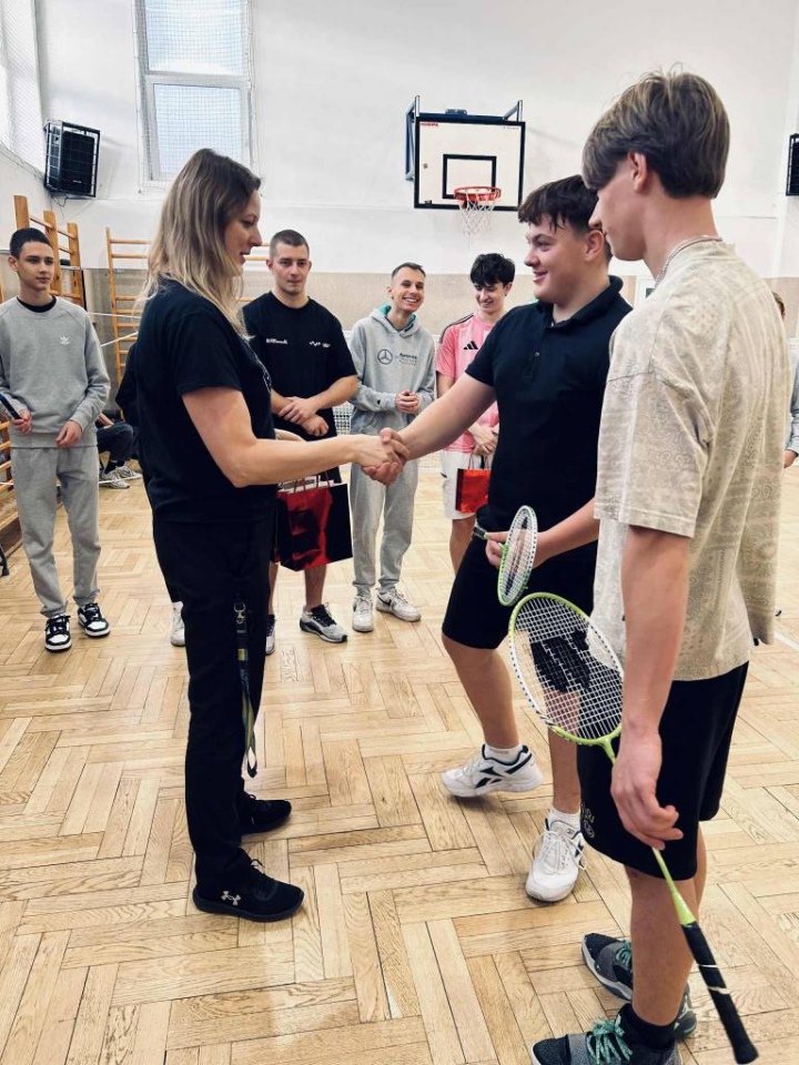Świąteczny turniej w badmintona w ZSZ nr 4 fot. ZSZ nr 4 [17.12.2025] - zdjęcie #33 - eOstroleka.pl
